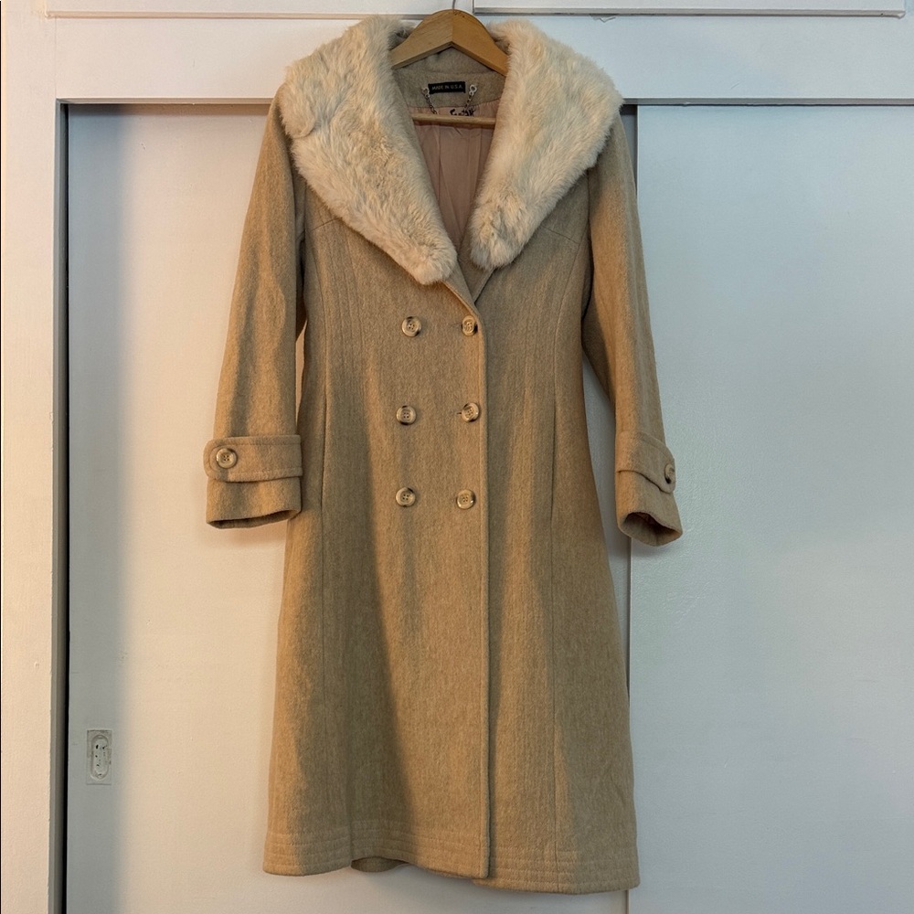 Vintage USA Made Wool Coat w/ Fur - Oatmeal w/ Coral Satin Lining - Modern M